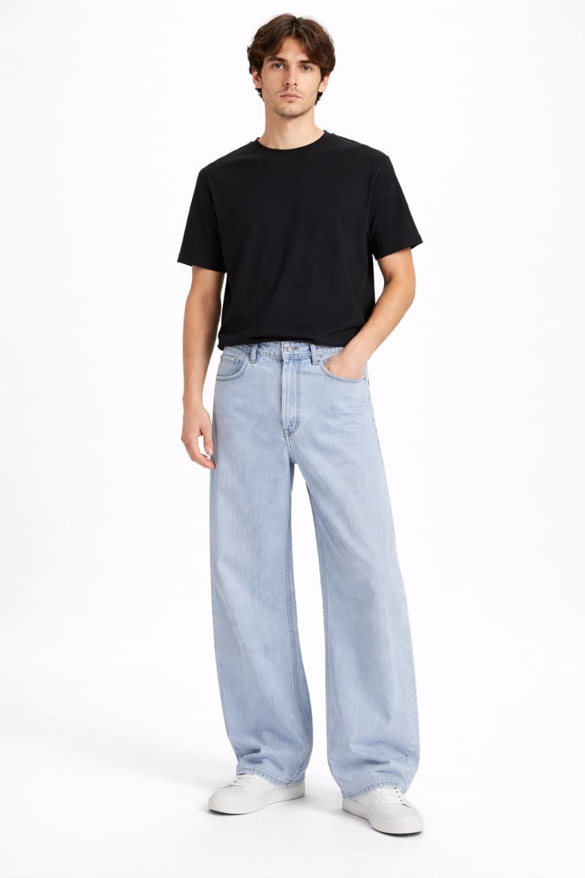 Rai-ox bootcut and wide-leg jeans in light blue on a model
